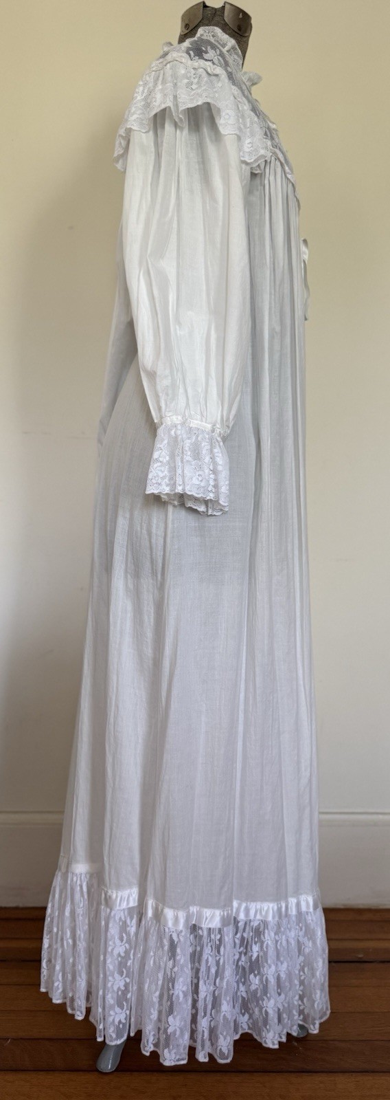 Priamo Neiman Marcus Robe Peignoir