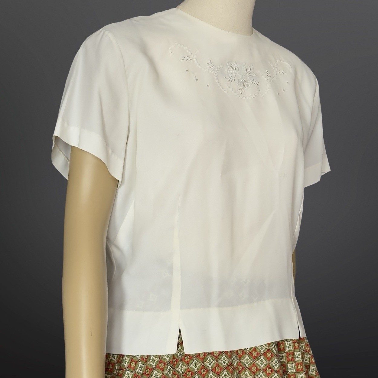 1950s Judy Bond Embroidered Ivory Blouse Back Button Vintage Sony Studios Sz Sm