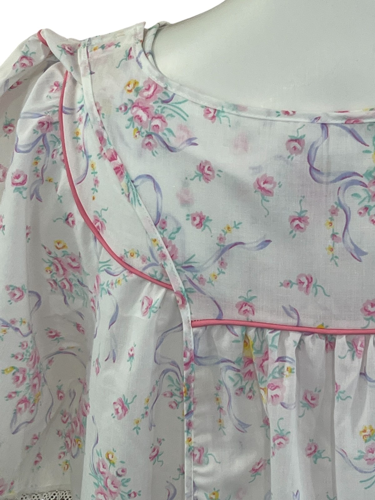 Vintage 70s Lingerie by Dixie Belle White Floral Night Gown with Pockets NWT
