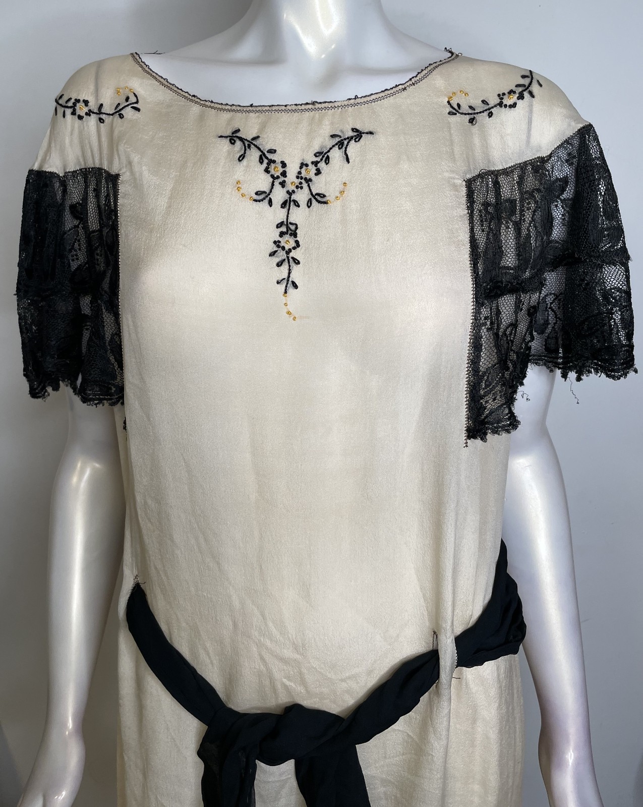 Antique 1900s Ivory Black Silk Dress S M Art Deco Flutter Lace Sleeves Embroider