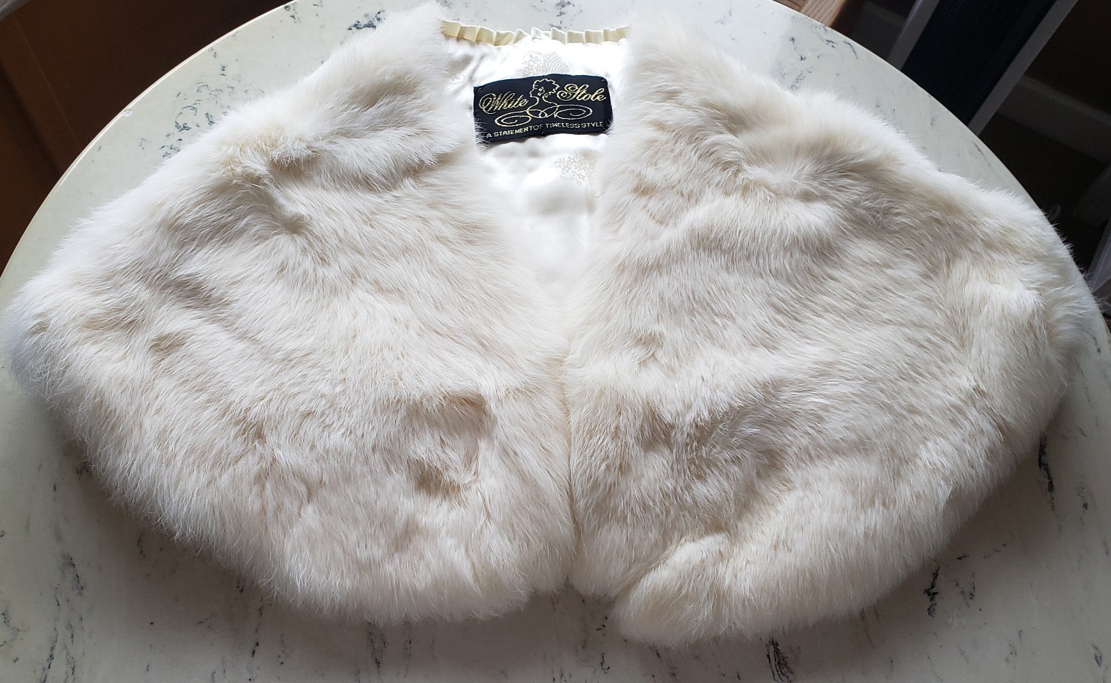WHITE STOLE &lsquo;Princess&rsquo; Ivory Rabbit Fur Shawl | Old Hollywood Glamour (S-M)