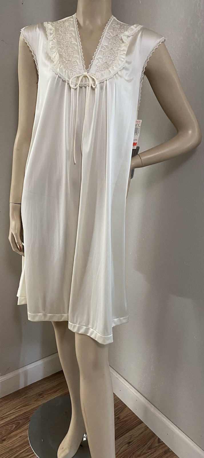 Vintage VANITY FAIR Glacier Wht Glissanda Tricot Nylon Short Nightgown Set S NWT
