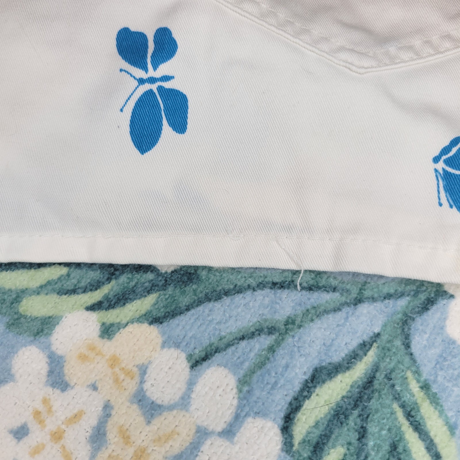 Vintage 70s 80s Butterfly Print Shorts Womens Hong Kong White Blue 25&Prime; Waist
