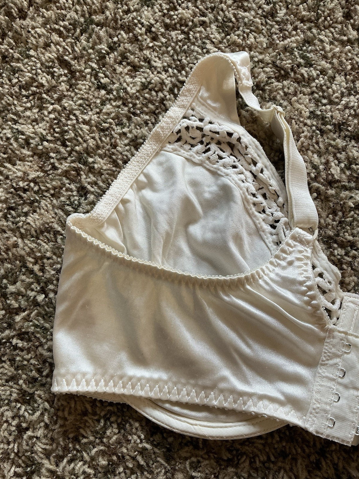 Vintage Olga Bra 38DD Cream Unlined Underwire Satin Second Skin Type #33511