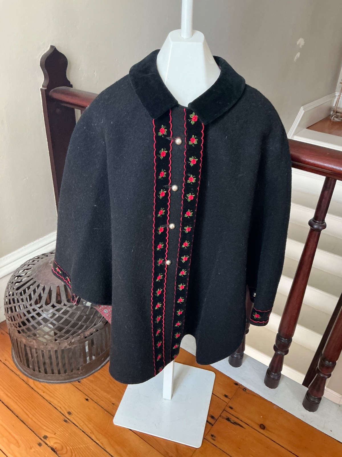 Vtg Black Wool Kneidinger Modell Austria Cape Coat w/ Lining & Flower Trim XS