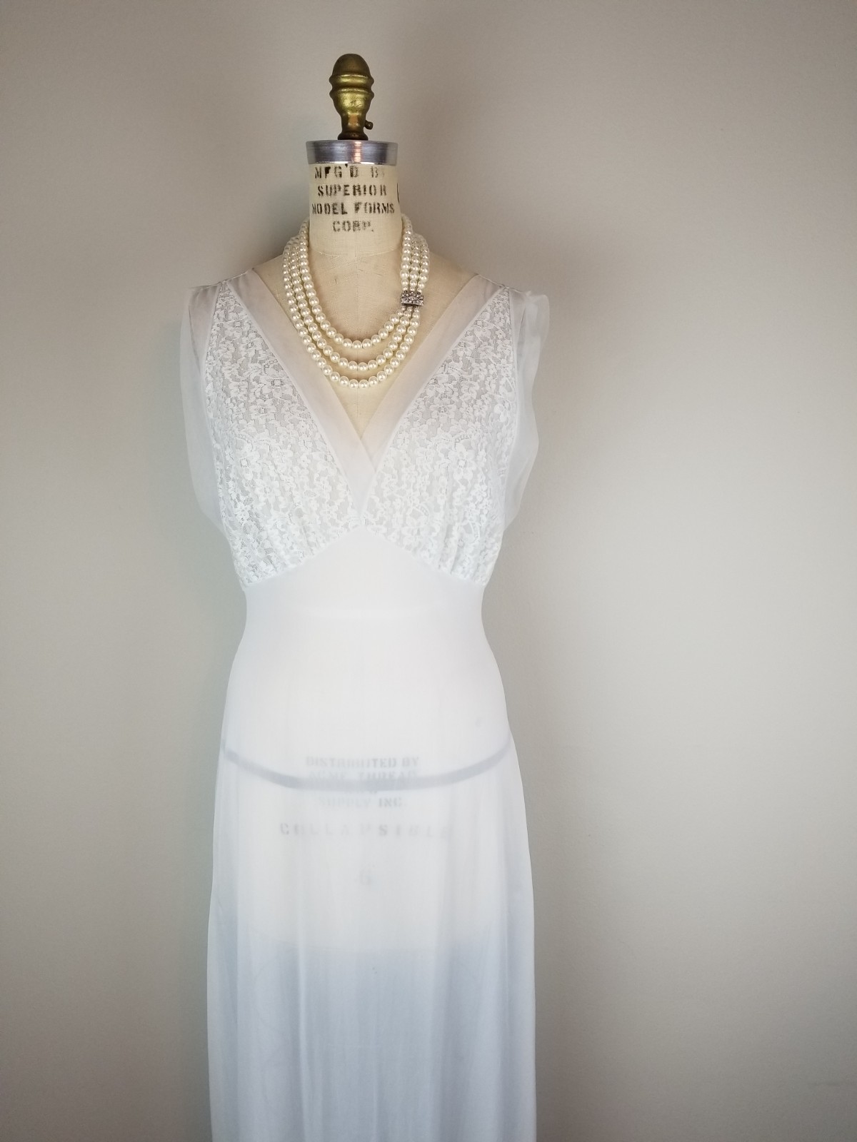Vintage 1950&rsquo;s Glamorous Powder Blue « Myth » Nightgown Van Raalte Bust Size 34~36