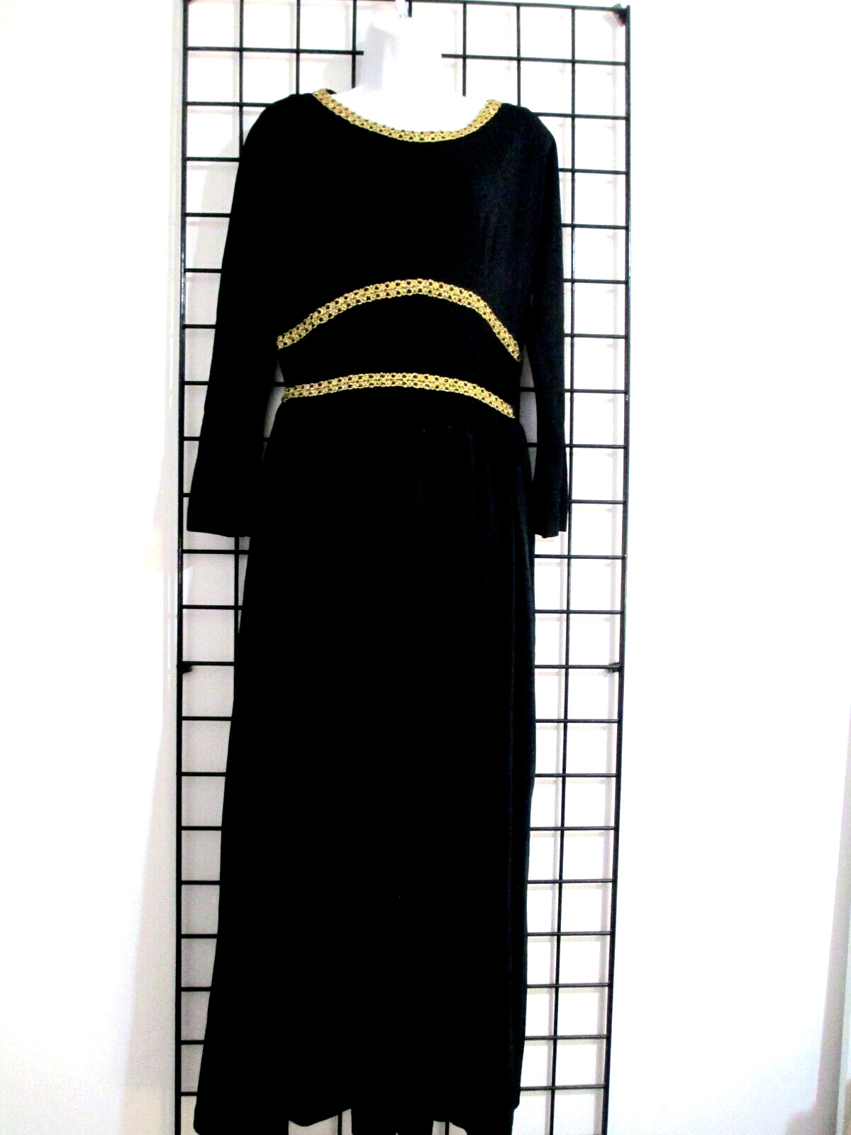 VINTAGE LOUNGE CRAFT 🌸 38&Prime; BUST / 8==BLACK / METALLIC GOLD TRIMMED GOWN DRESS