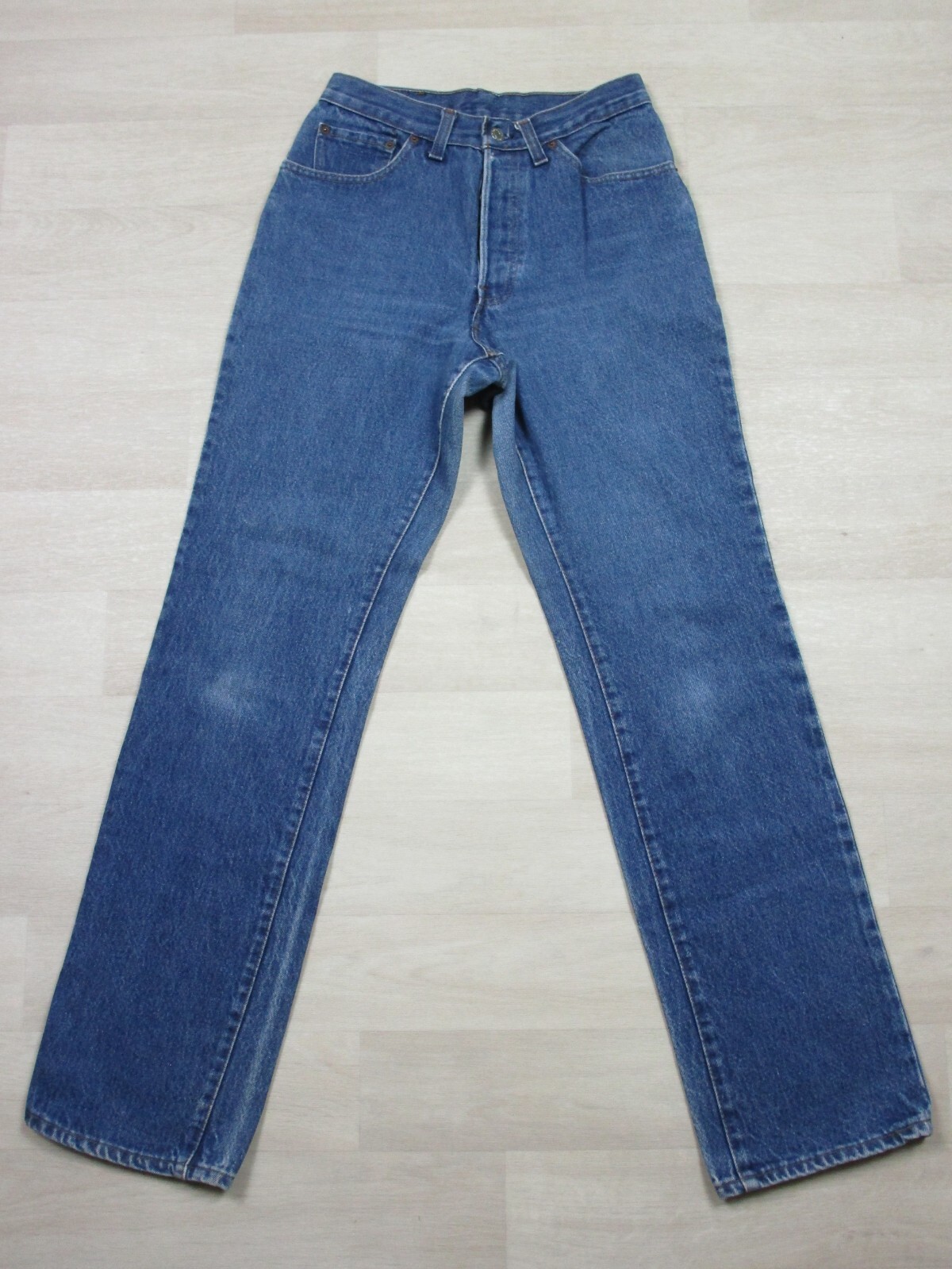 Vintage 1970&rsquo;s LEVI&rsquo;S 26501 501 25.5 X 31.5 DENIM JEANS USA Woman&rsquo;s Button Fly