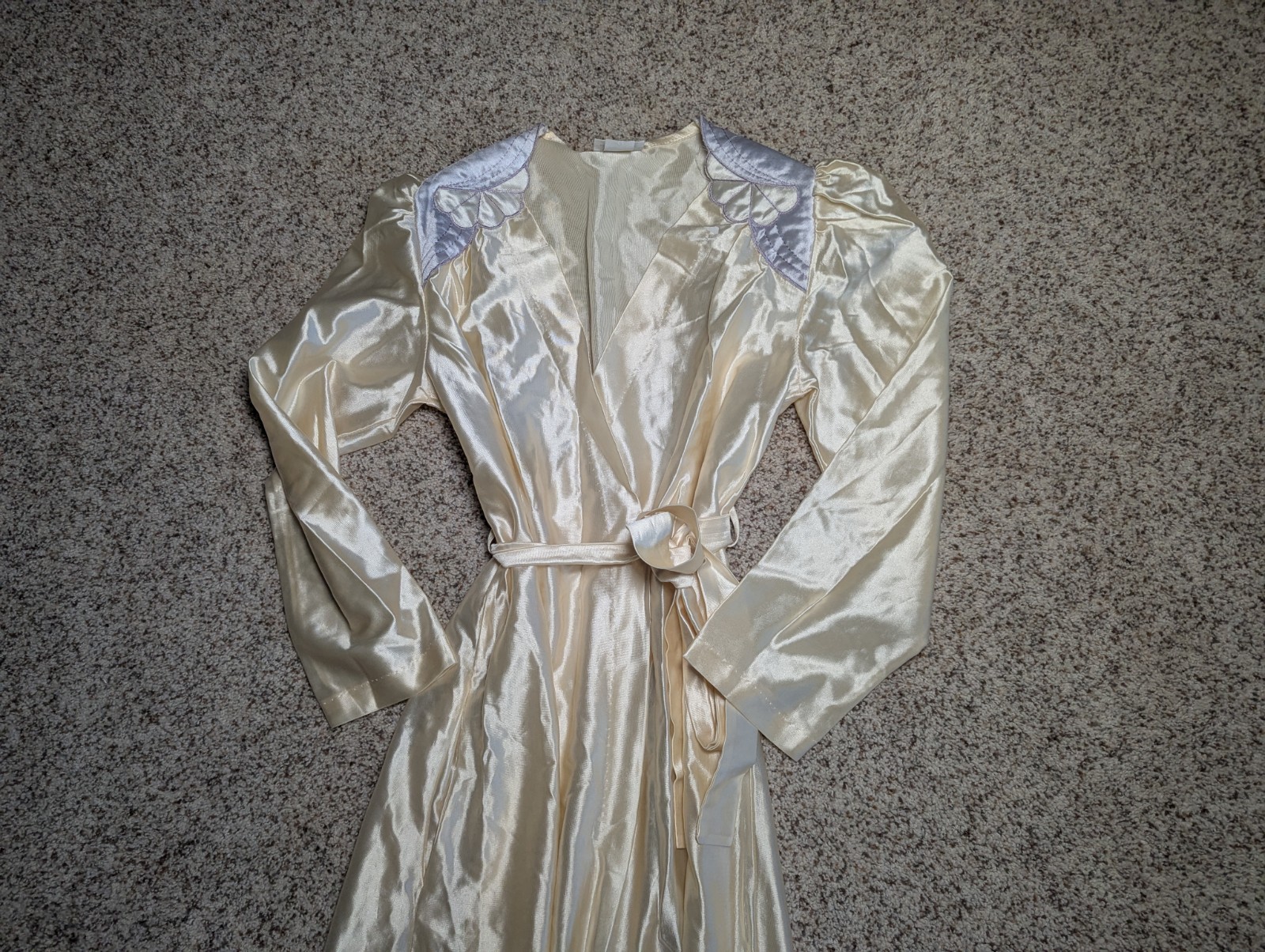 VTG JC PENNEY Ivory Shiny Structured Bridal Embroidered Dressing Robe Small