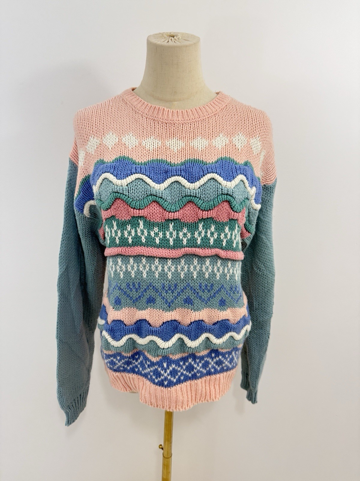 vtg womens koret textured pink sweater 3D baby blue crewneck size s coogi style