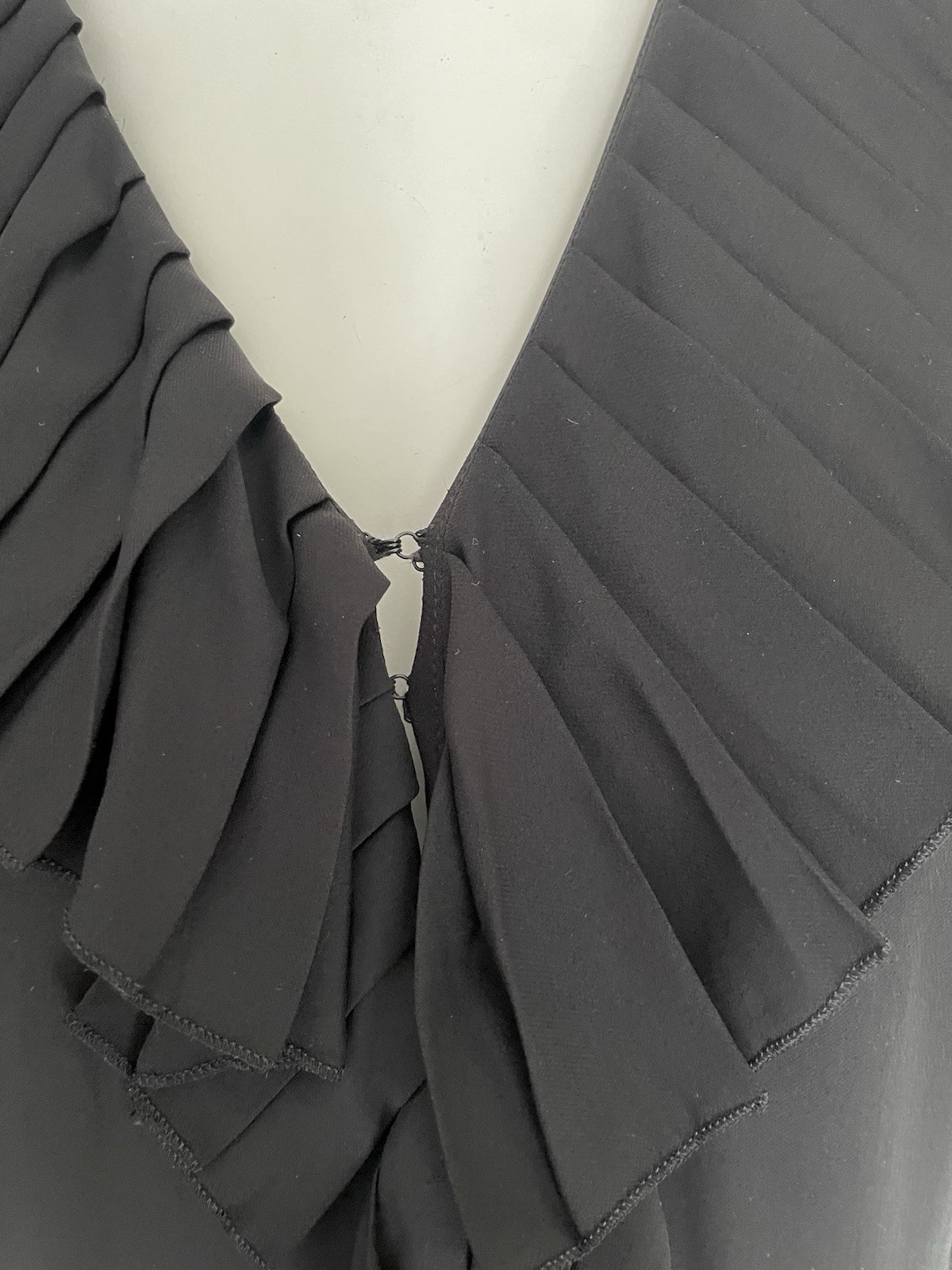 Gucci Fall 2015 Size 42 US 6 Black Silk Pleated Ruffled Dress V Neck Alessandro