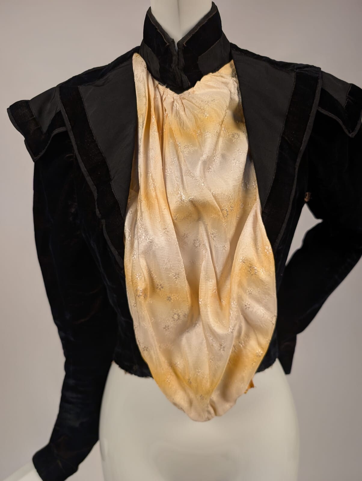 VICTORIAN 1890’S BLACK VELVET BODICE W YELLOW SILK FRONT