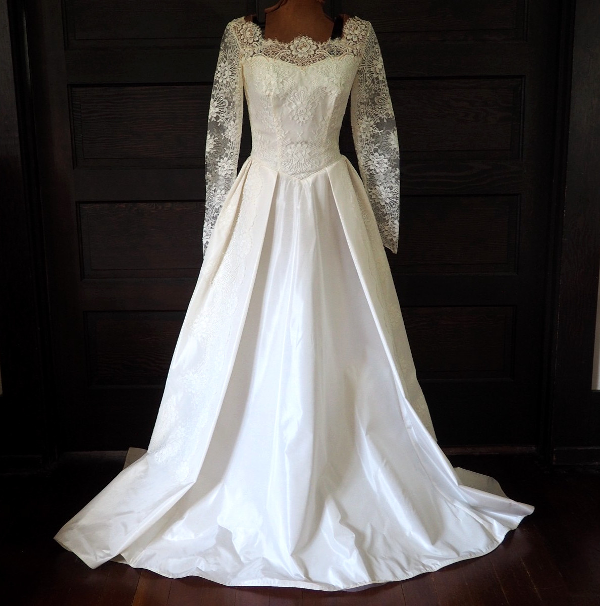 VTG 50s White Lace Taffeta Seed Pearl Button Wedding Gown ILGWU Train Dress Sz S