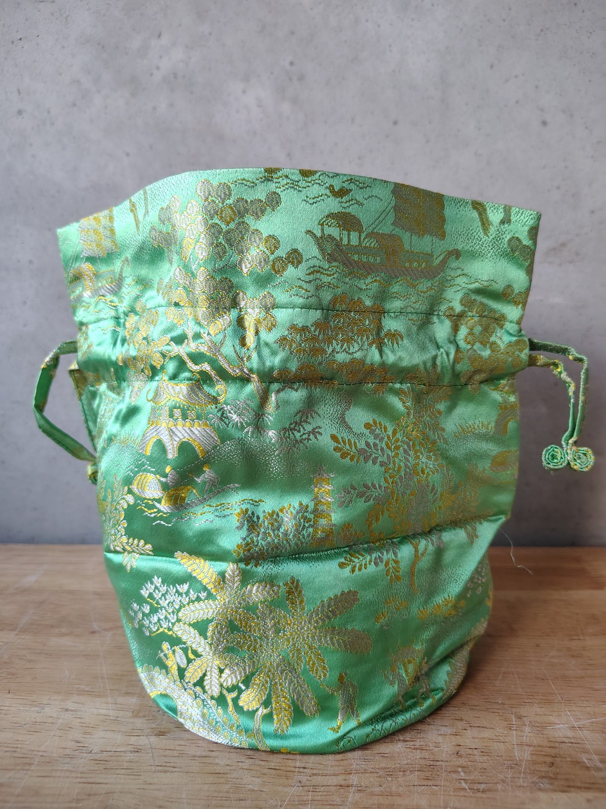 1950&rsquo;S LADIES GREEN SILK BROCADE JACKET AND MATCHING DRAWSTRING HANDBAG YOKOHAMA
