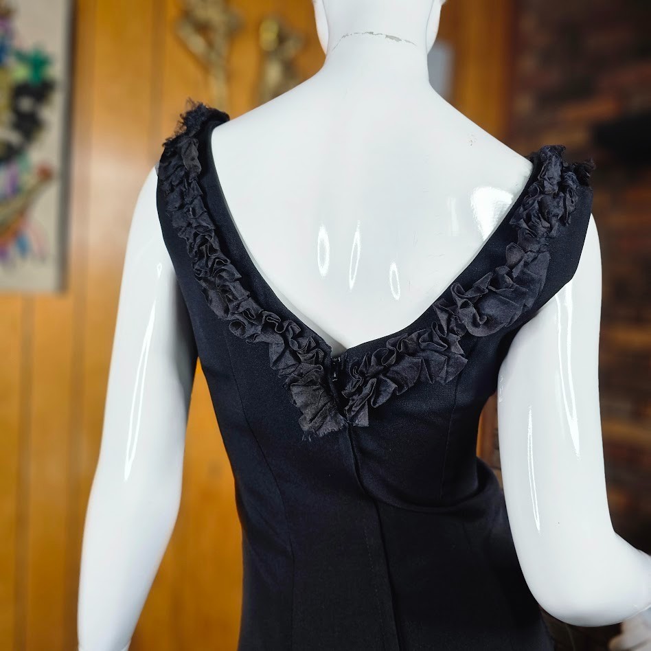 Vintage 60s Black Scalloped Ruffle Sheath Wiggle Pencil Cocktail Party Dress S/M