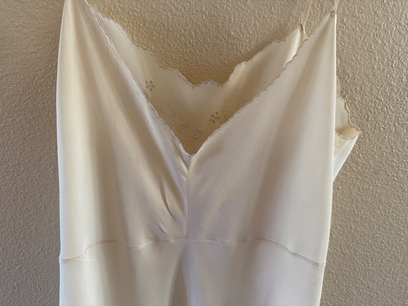 VTG 1940&rsquo;s Italian 100% Silk Handmade Ivory Slip or Nightgown