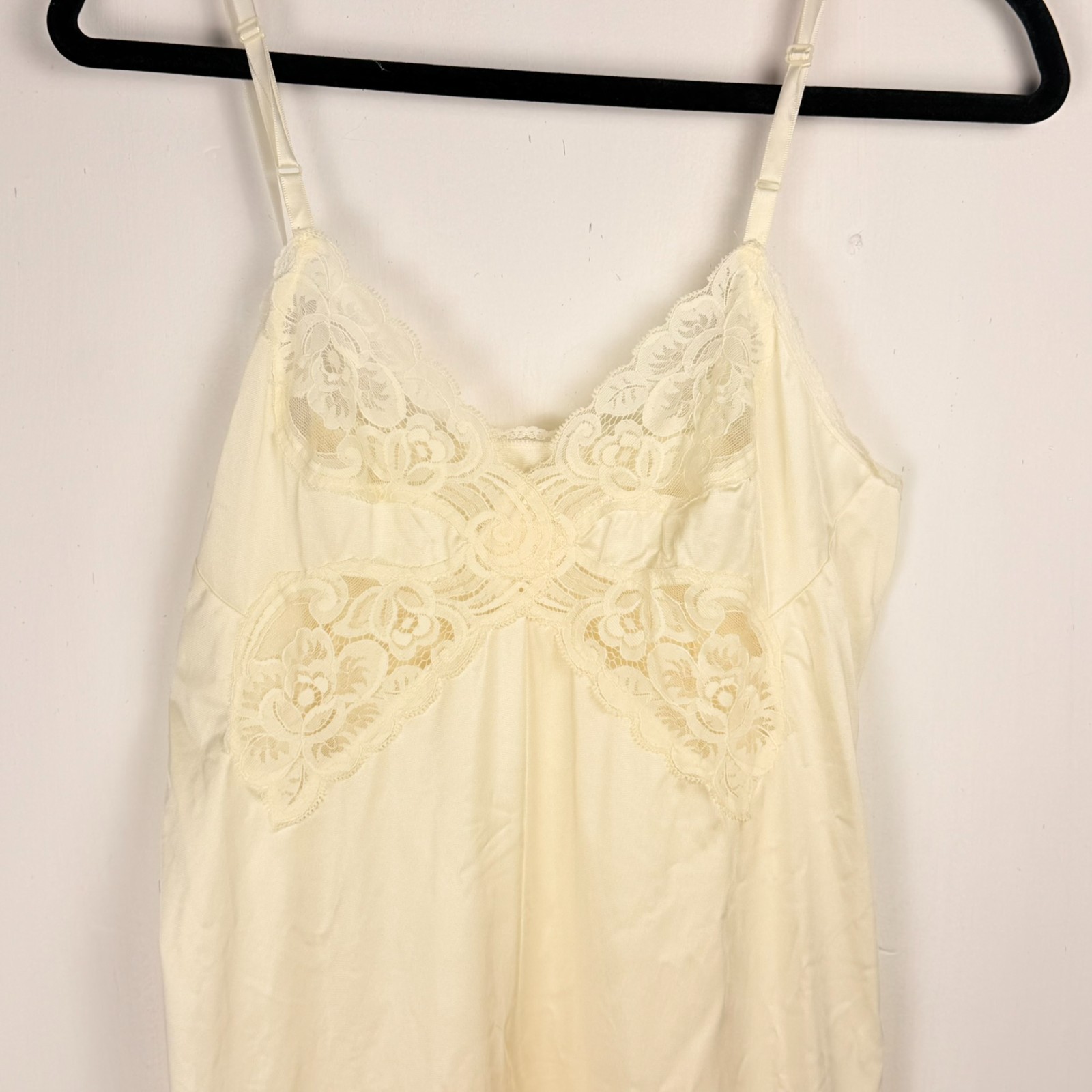 Vanity Fair Womens Slip Size Small – 34 Ivory Lace Bodice Adjustable Luxe VTG
