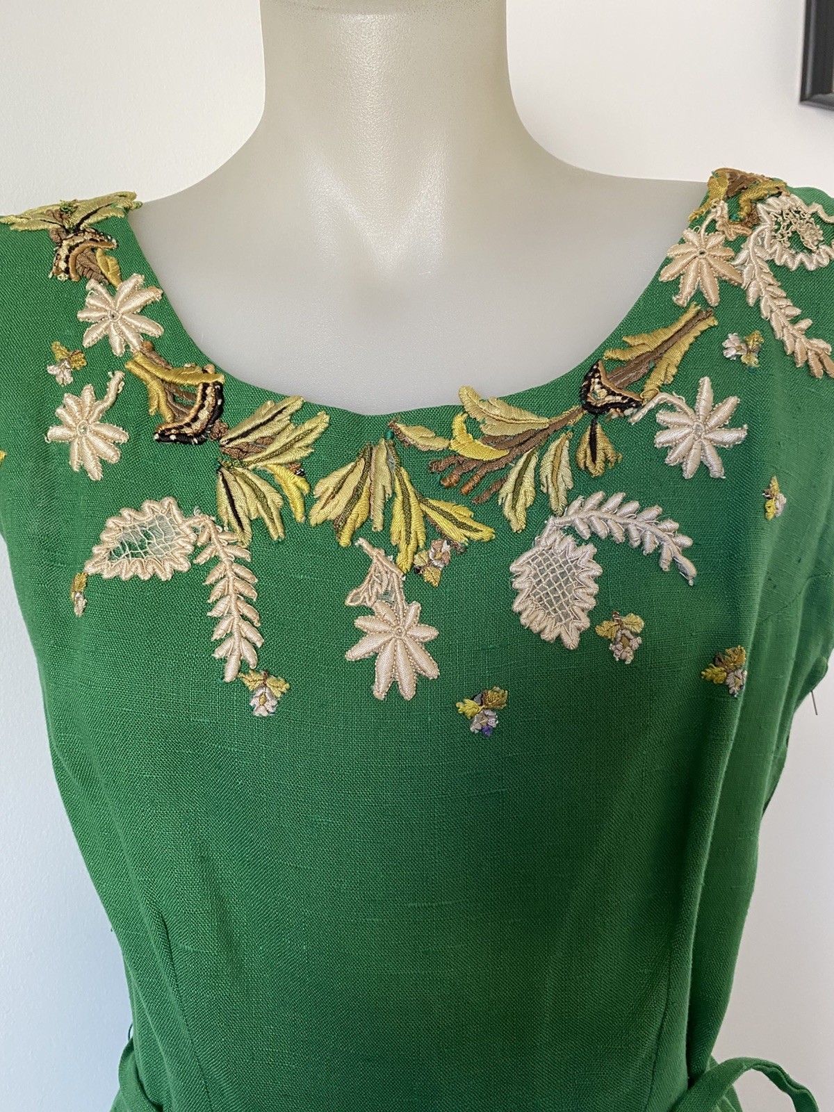 50,sFab Emerald Linen Pleat Dress With Embr Bodice And Pocket. Belted.36”B.30”W