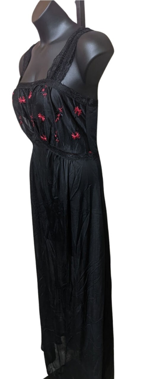 Vintage 1950s Strutwear Embroidered Slip