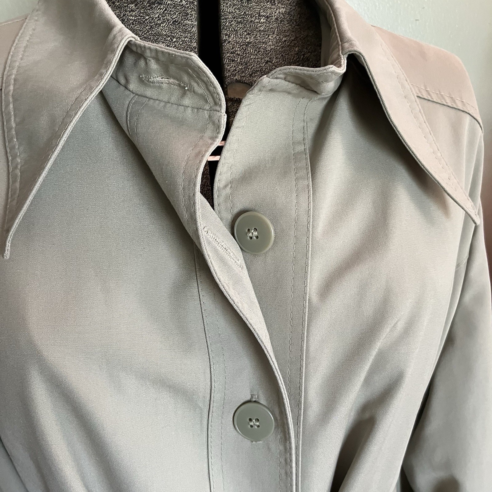 Vintage Khaki Rain/Shine Coat Woman’s Button Up Pockets Lined W/ Belt Sz20.5