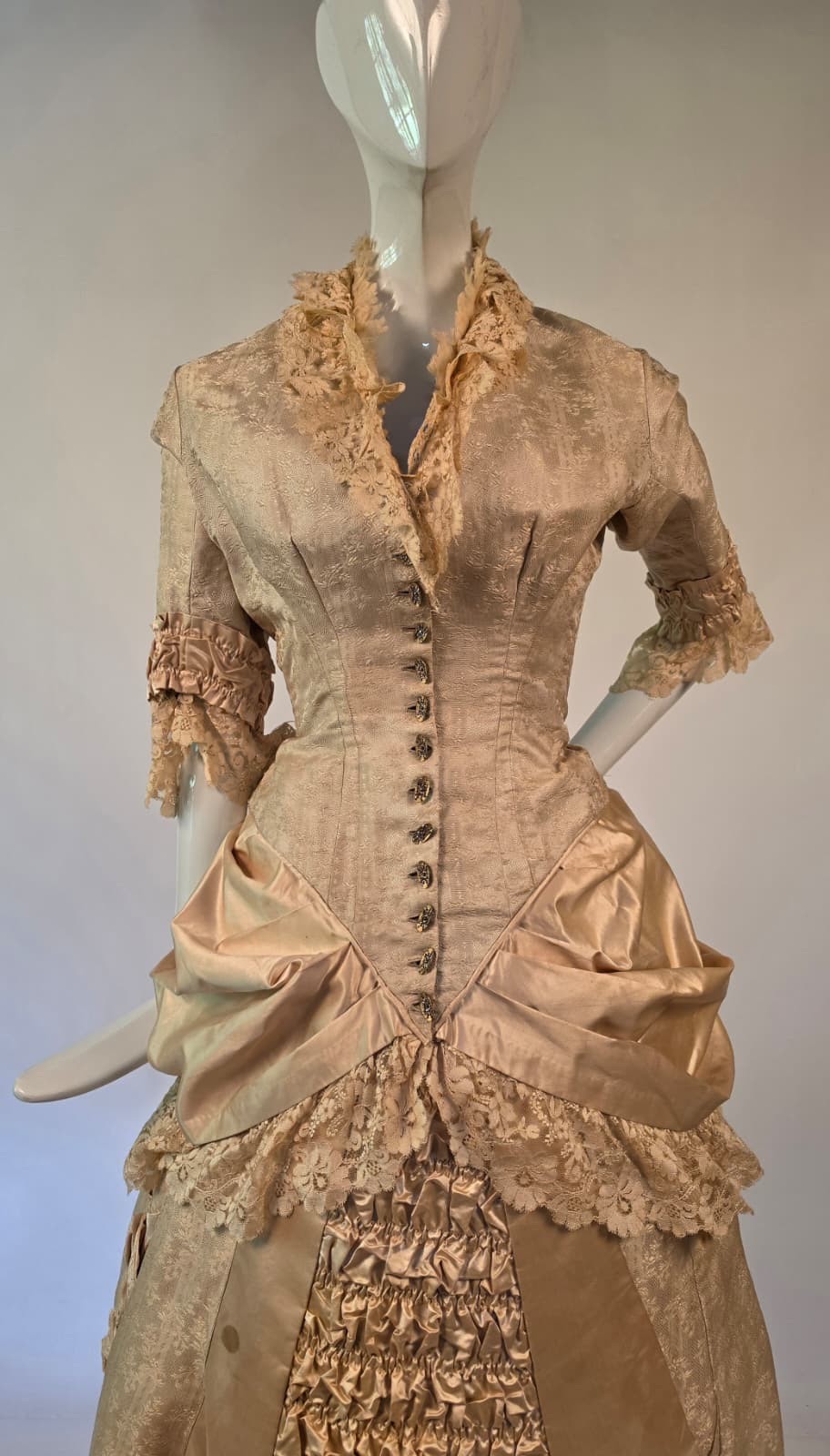 VICTORIAN 1880’S FIGURED SILK + SATIN BUSTLE DRESS W POLONAISE SIDES + TRAIN