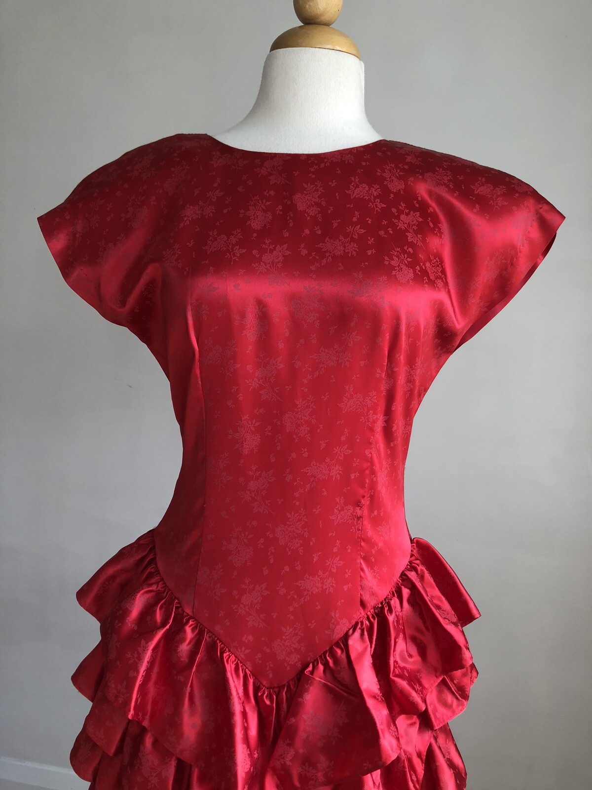 STUNNING VTG Red Silky Satin Ruffles Cap Sleeve Peplum Dress SZ 5/6