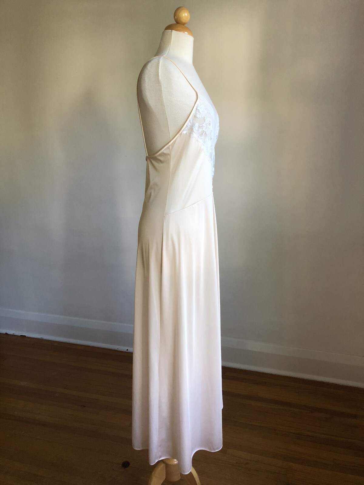STUNNING VTG APOSTROPHE Peach Nylon White Lace Nightgown Lingerie SZ S