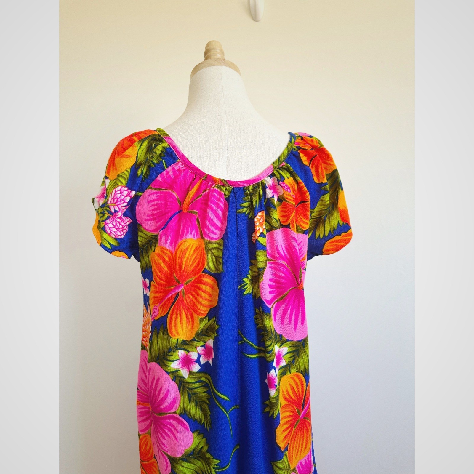Vintage Pomare Hawaii Muumuu Dress Hibiscus Floral Medium Tiki Vacation Resort