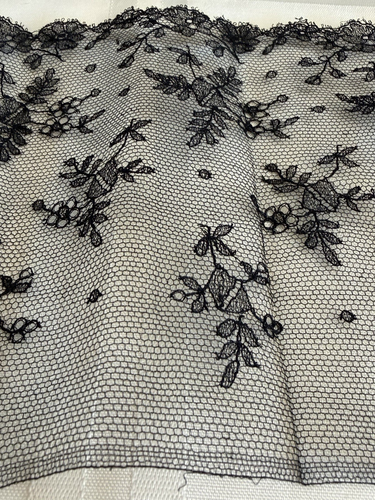 Early 1900s Black Embroidered Silk Chantilly Lace Trim Scarf 2.5 yards x 5&Prime;