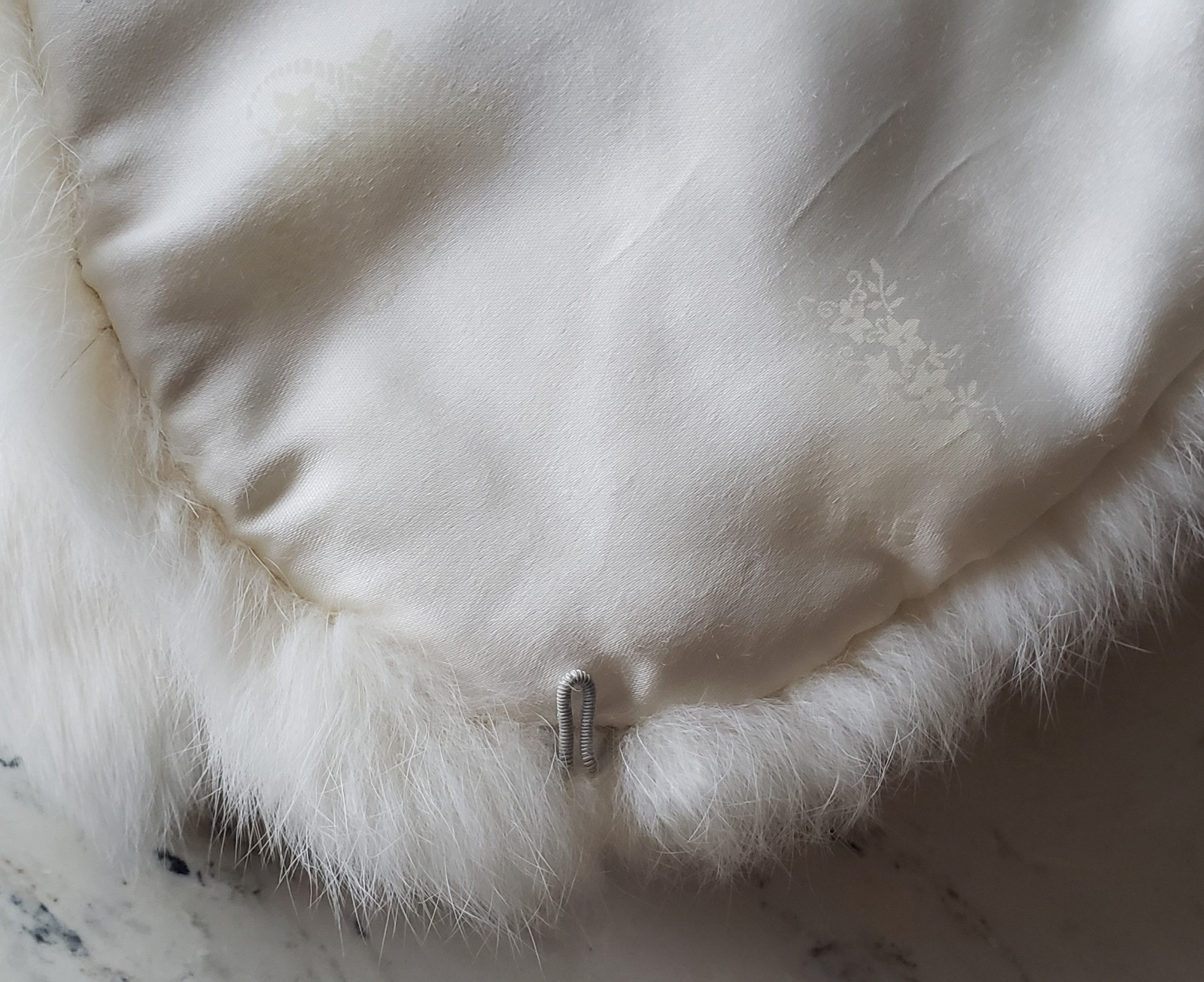 WHITE STOLE &lsquo;Princess&rsquo; Ivory Rabbit Fur Shawl | Old Hollywood Glamour (S-M)