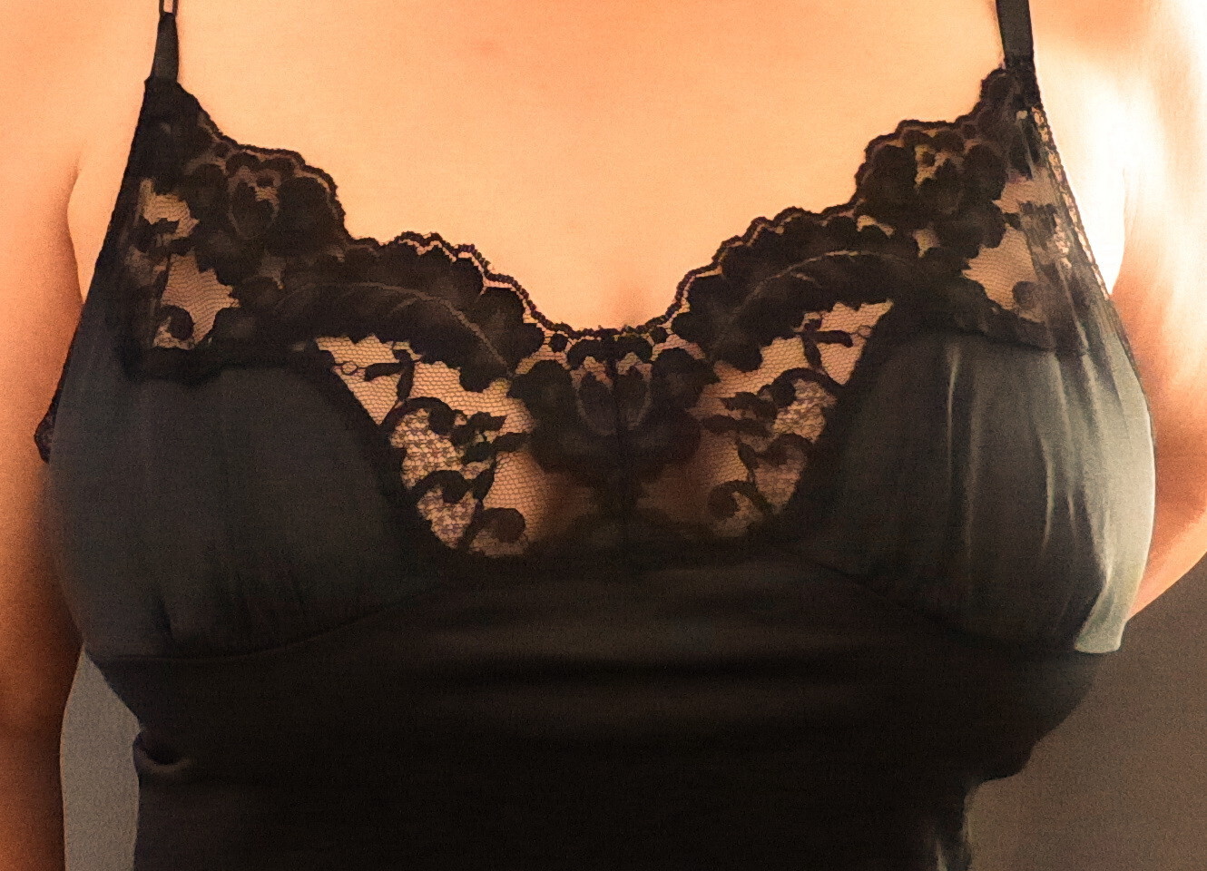 SEXY VASSARETTE PLUS SIZE ELEGANT BLACK LACY SATINY NYLON FULL SLIP 44 46 EVC