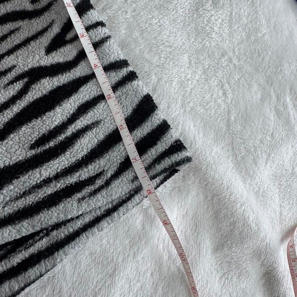No Boundaries soft fluffy pink zebra print mini shorts y2k vintage mcbling