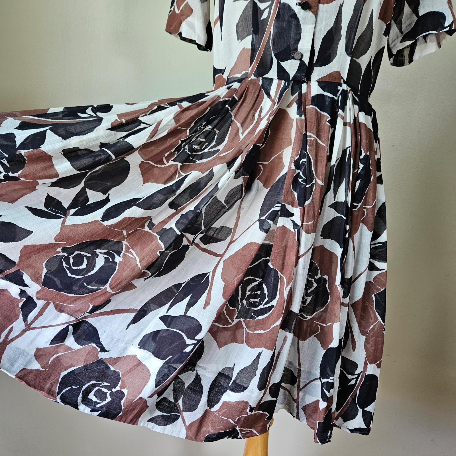 L&rsquo;Aiglon Vintage 50s 60s Lightweight Cotton Brown Black Floral Day Dress L