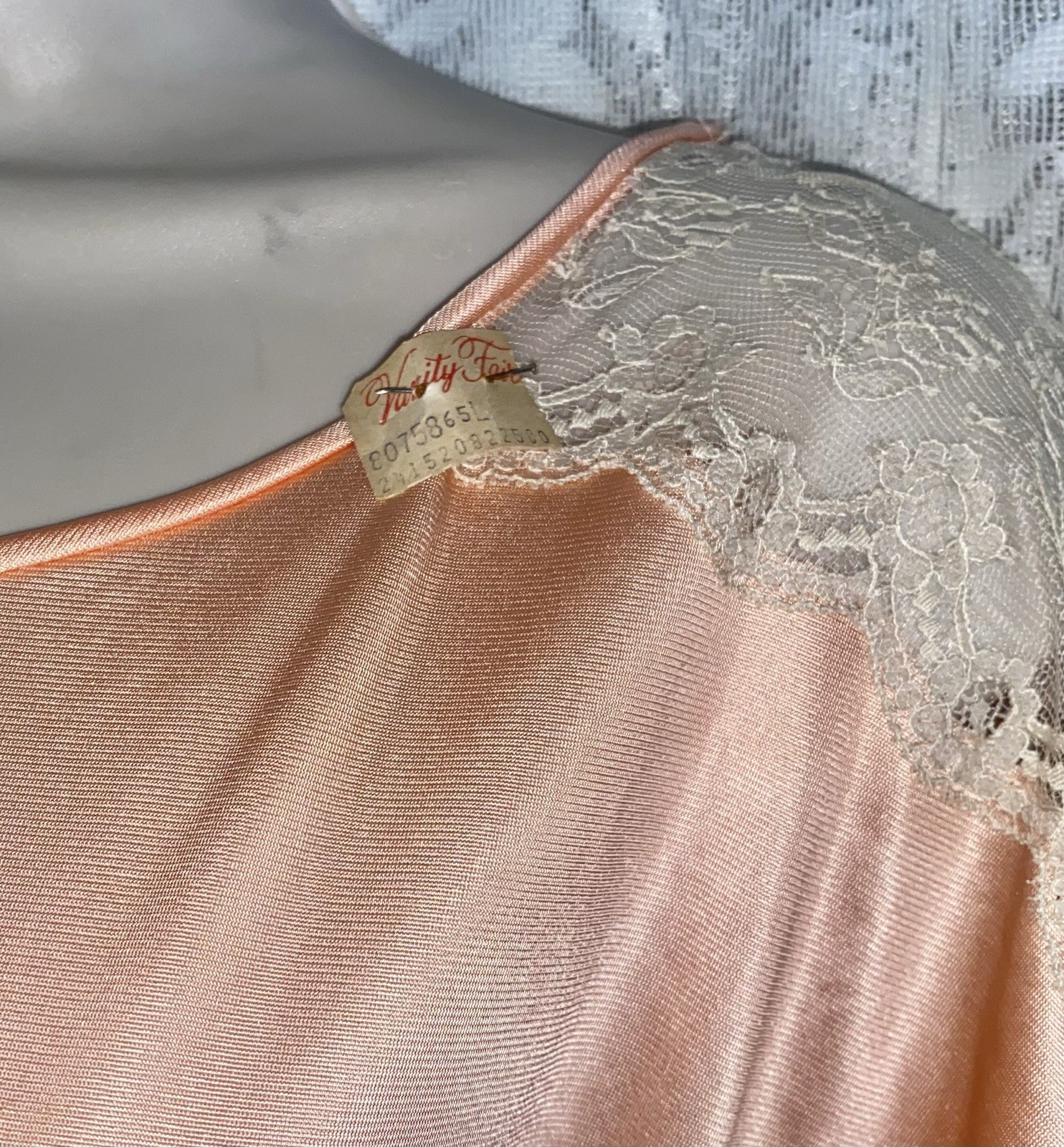 VTG NWT L XL PEACH VANITY FAIR Nylon Hostess Caftan Nightgown Negligee Gown