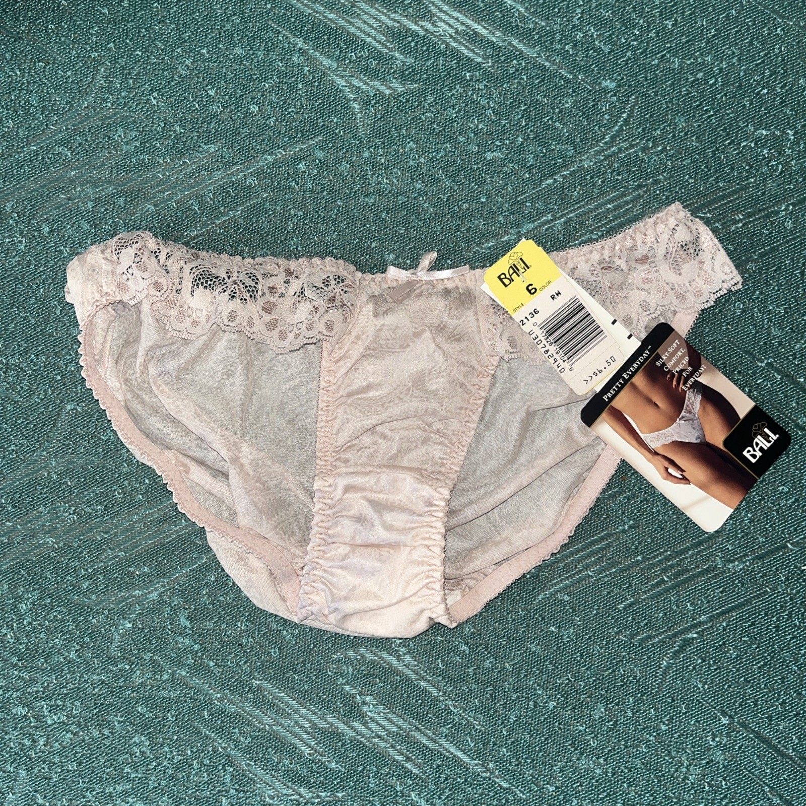 NWT VTG Bali Panties Sz 6 Pretty Everyday Second Skin Chantilly Lace Nude Bikini