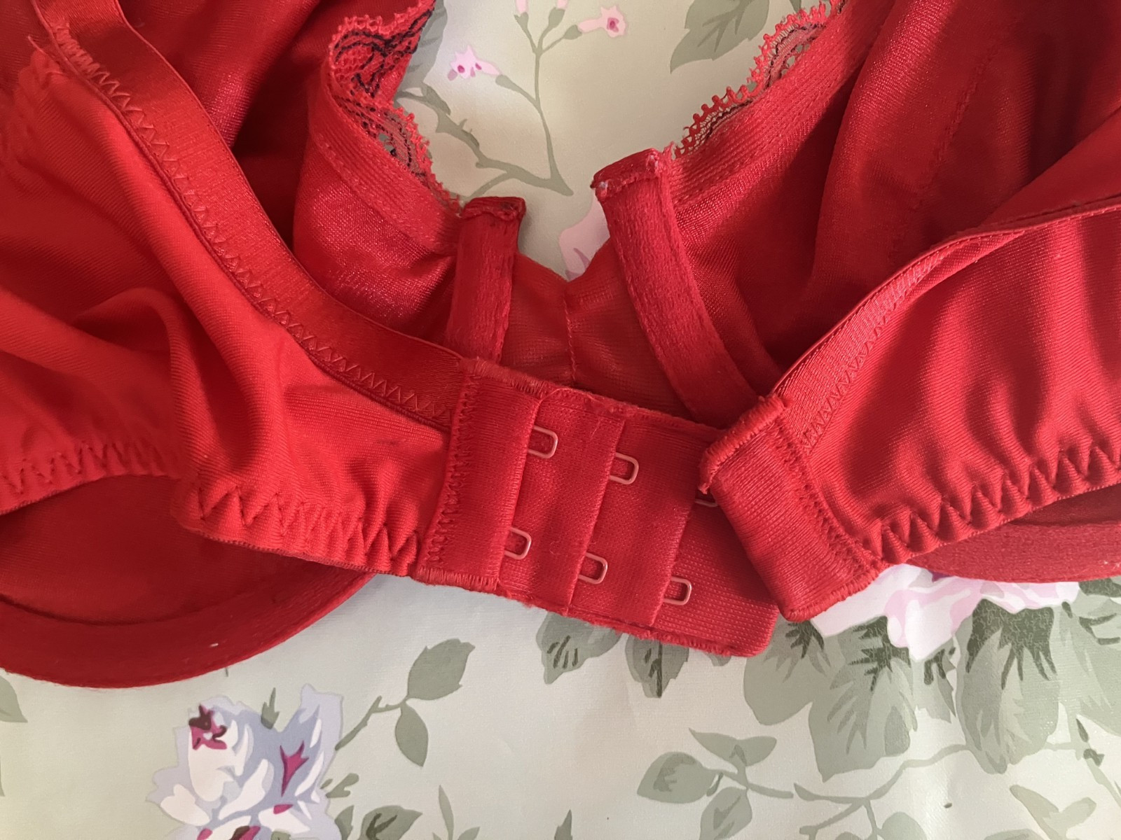 Vassarette 36C, 36D, 38C OR 36D Underwire Bra Floral Lace