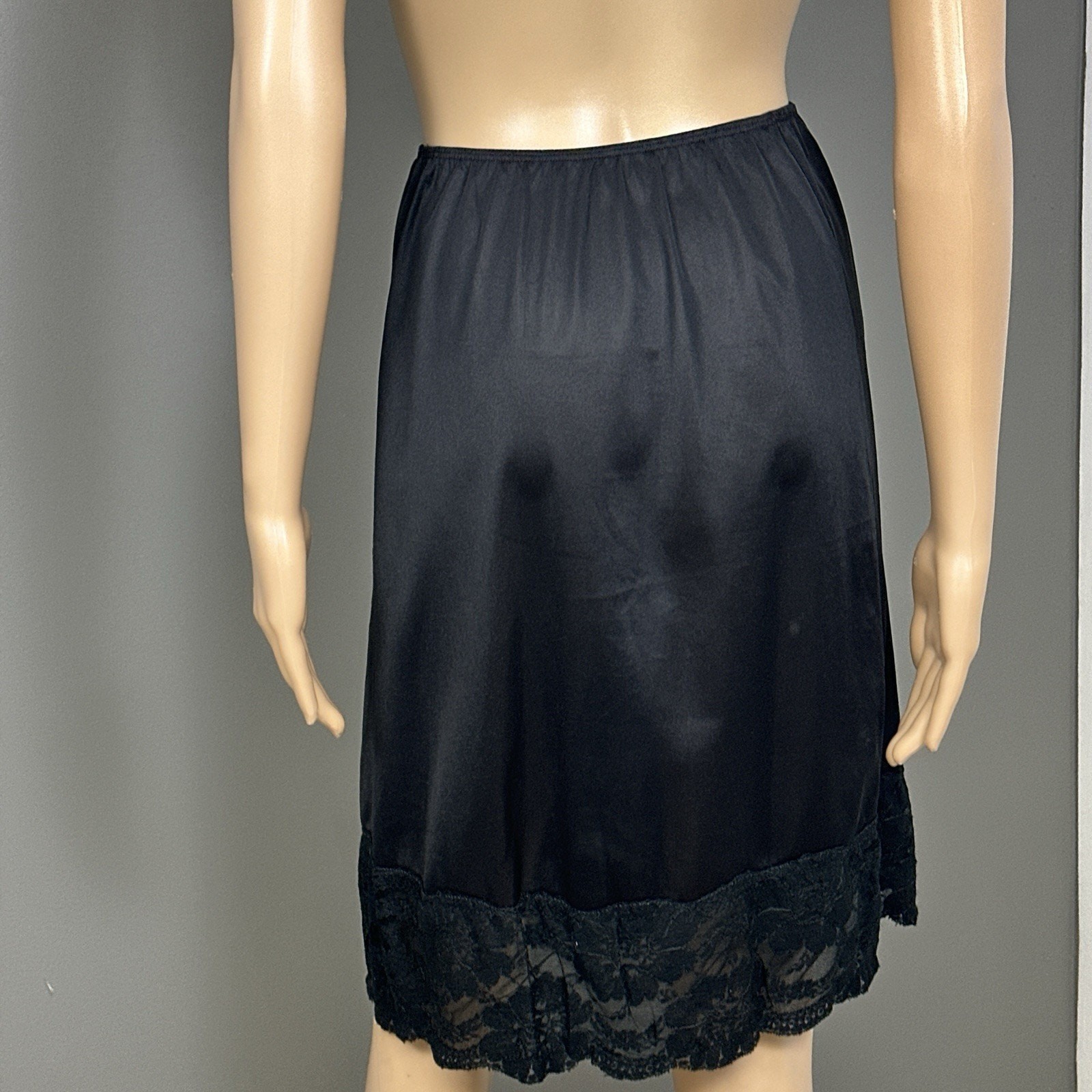 Vintage Charmode Half Slip Medium Black Nylon Wide Lace Appliques Pillow Tab USA