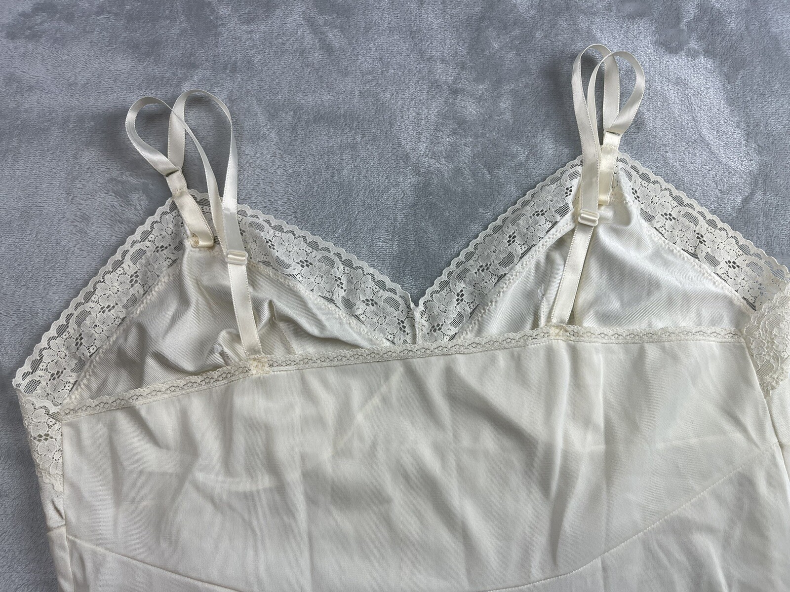Vanity Fair Ivory Nylon Full-Length Slip Style 10-103 Size 38 24&Prime;/44 Lace Trim