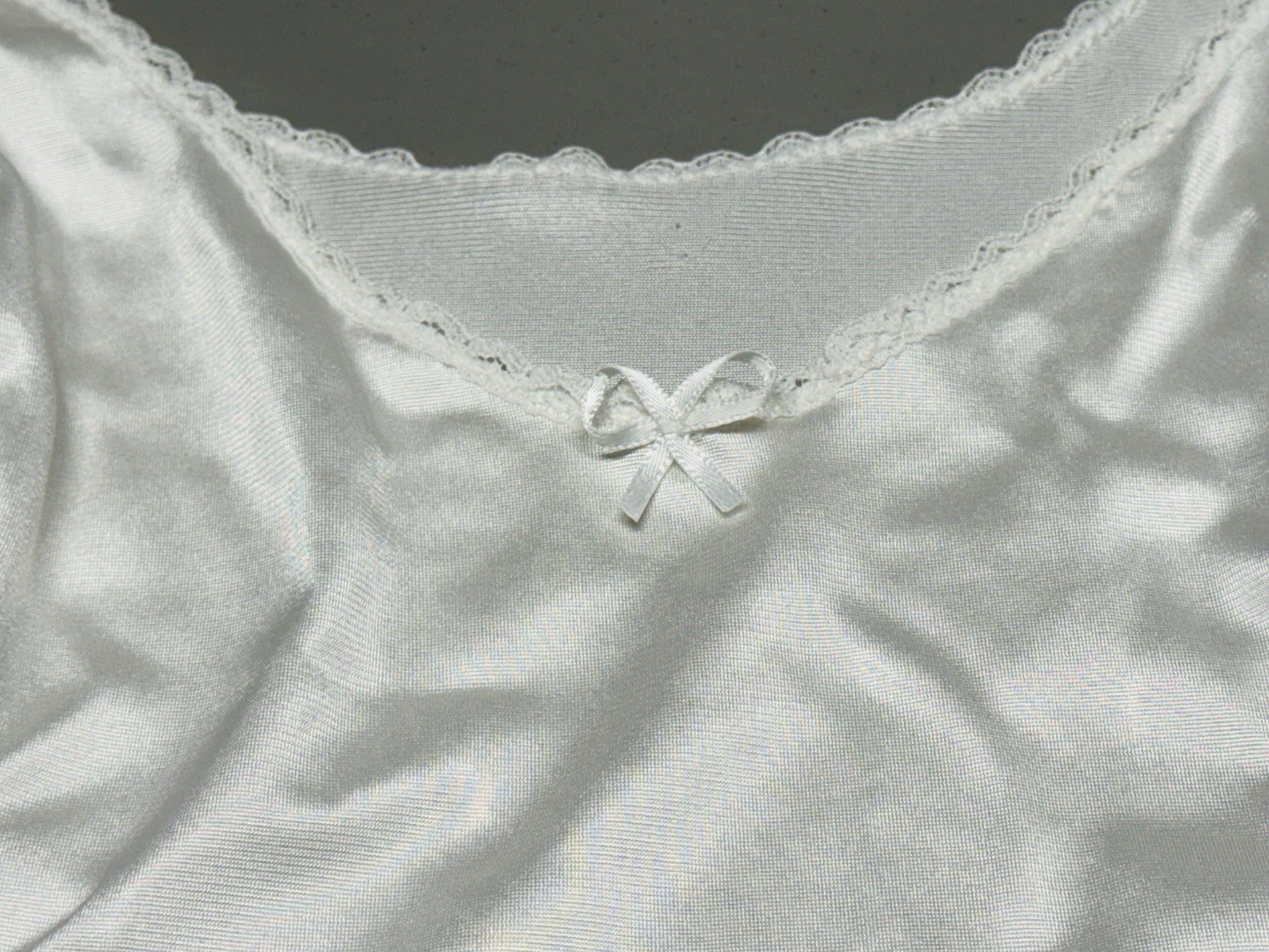 Vtg VASSARETTE SILKY OFF WHITE nylon camisole Cami Fairy Whimsical 17-109 Sz XL