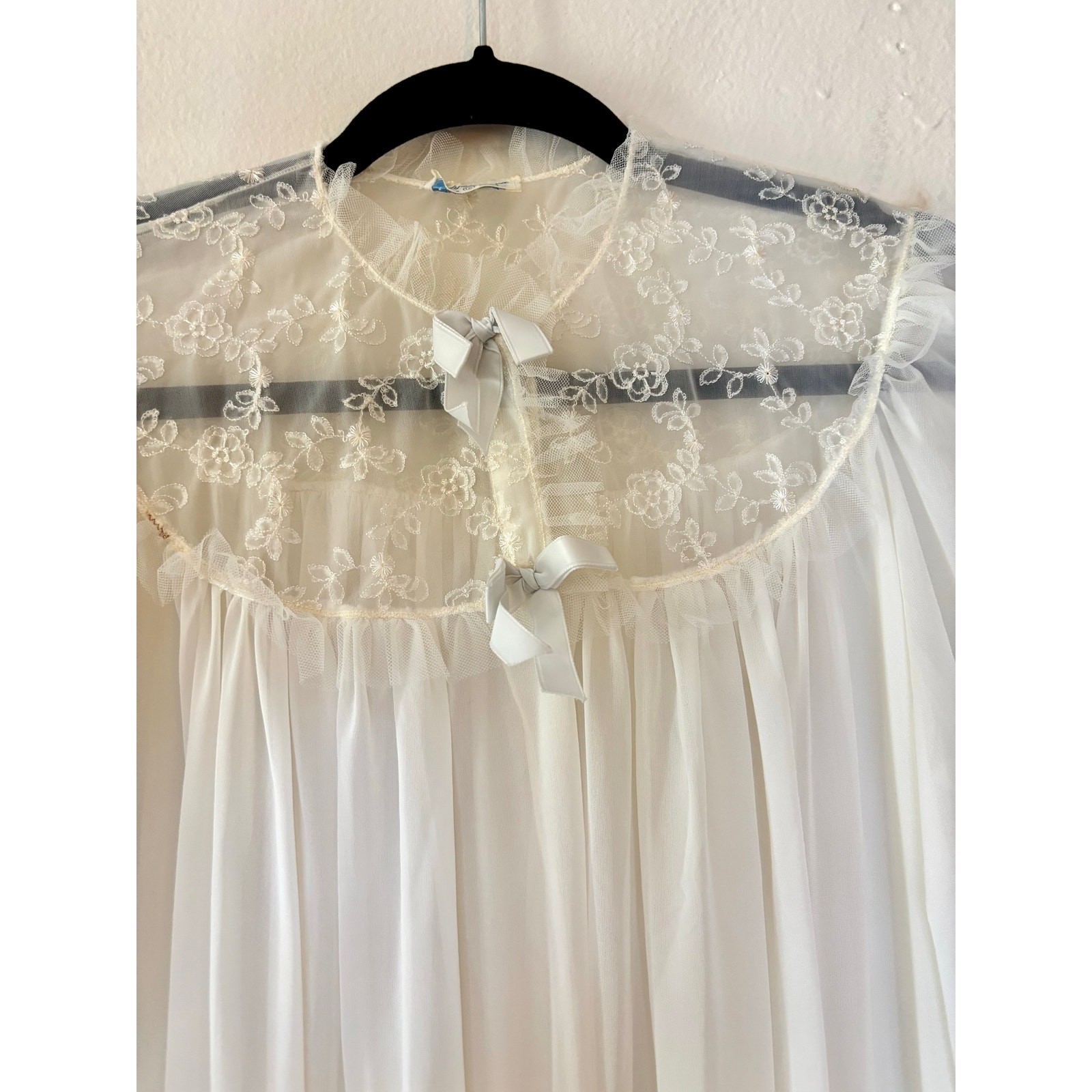 Vintage 1960s White Nylon Peignoir Robe Lady Lenora Tulle Trim Bridal