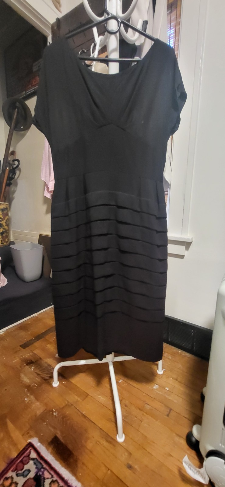 Vintage 1950&rsquo;s? Unbranded Black Shutter – Fitted V Neck & Tiered Dress L/XL?