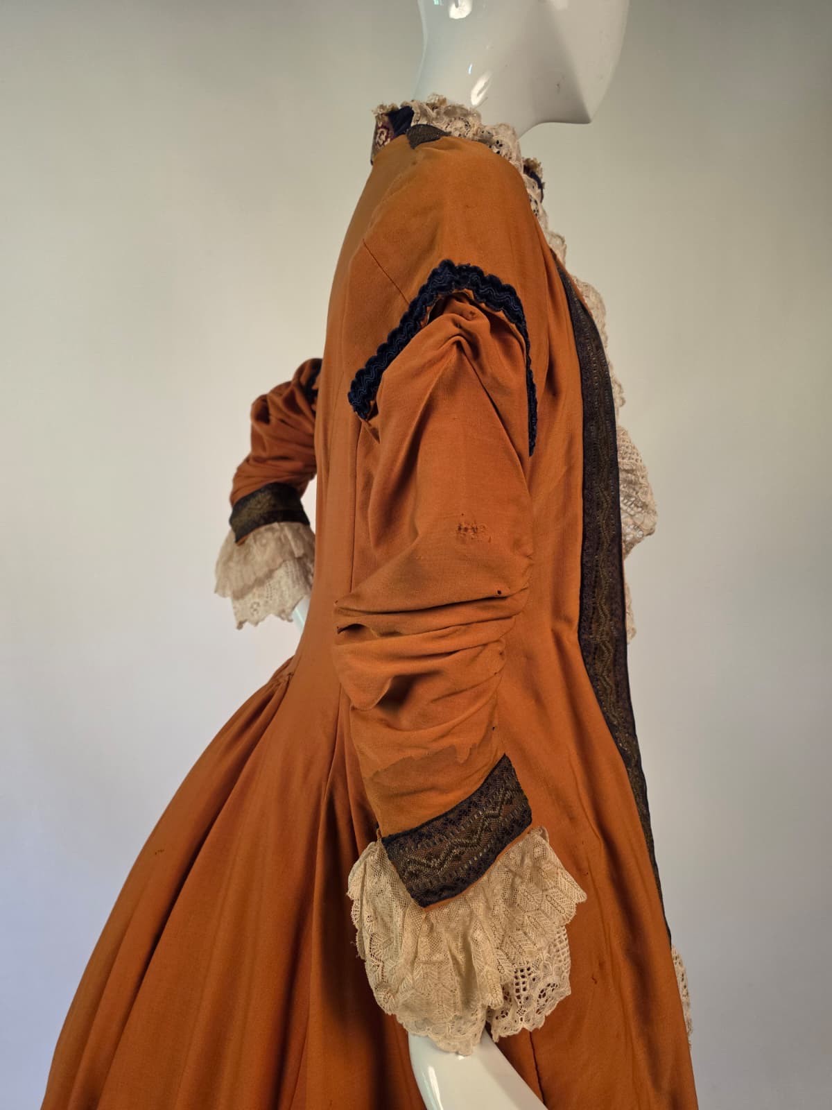 VICTORIAN 19TH C BUSTLE DRESS W VELVET BROCADE LACE TRIMMED FRONT PANEL + TRAIN