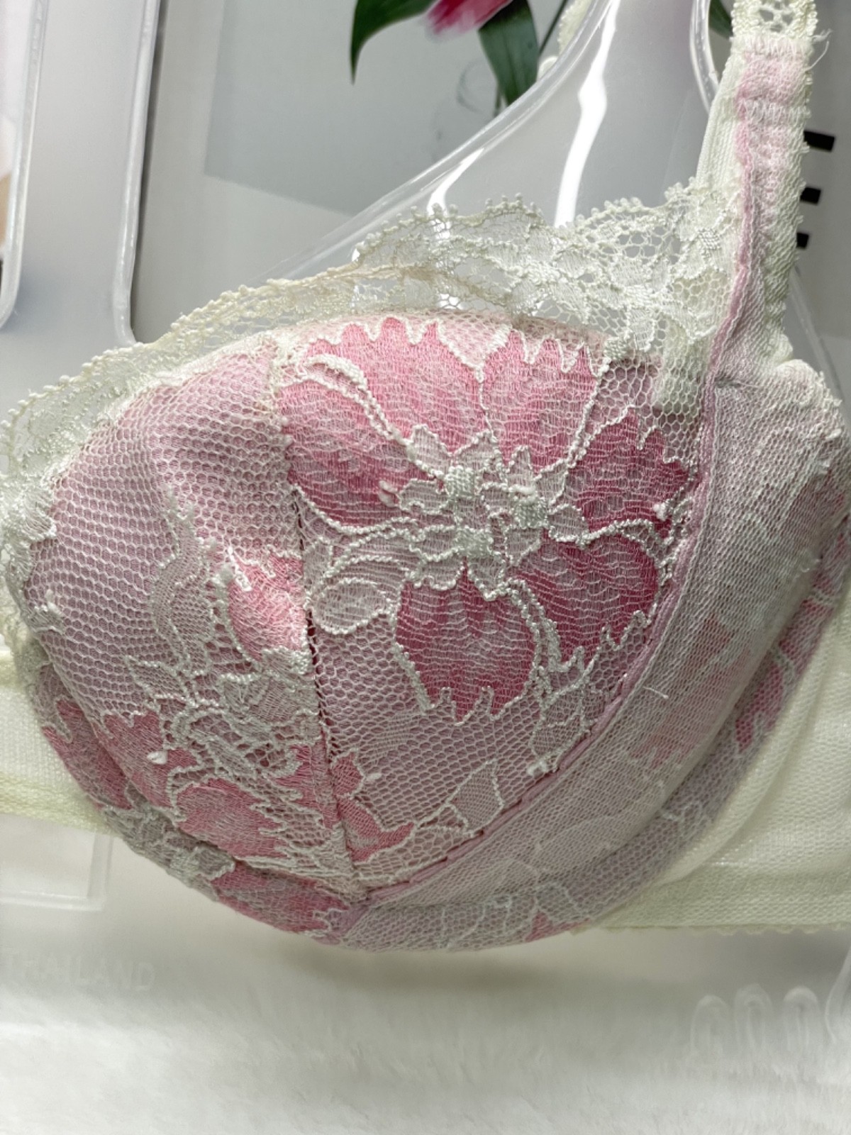 VTG WACOAL Pink Lightly Lined Soft Cup 30B Nylon Lace Underwire Bra Back Closure
