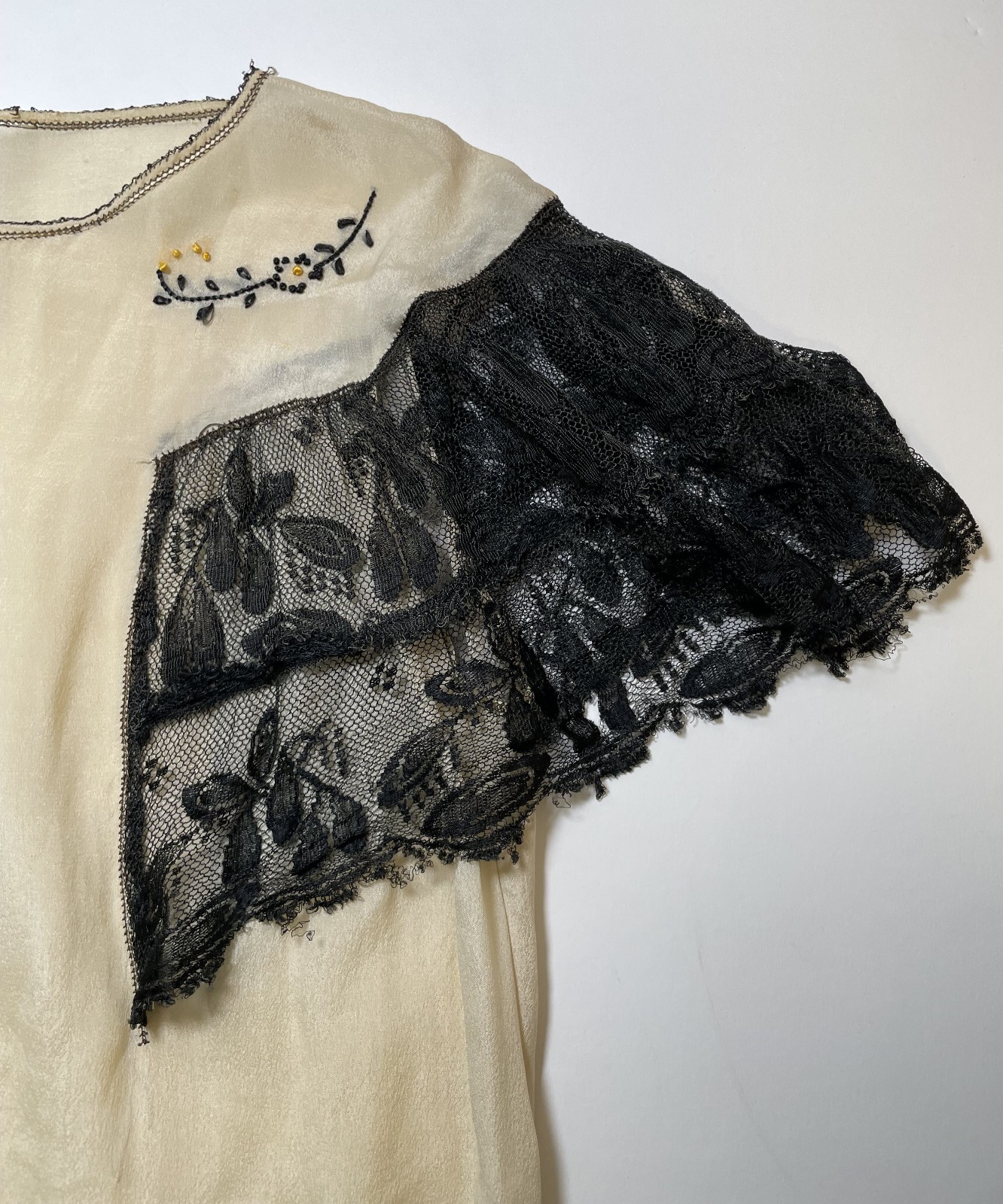 Antique 1900s Ivory Black Silk Dress S M Art Deco Flutter Lace Sleeves Embroider
