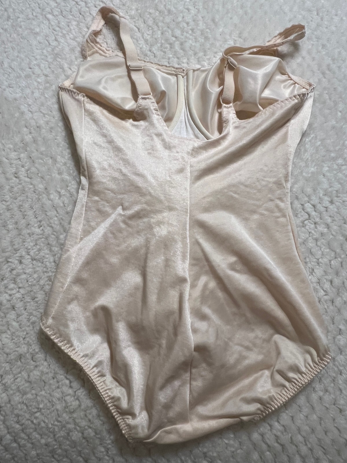 VINTAGE OLGA UNDERWIRE BODYSUIT SHAPEWEAR LACE FRONT 38DD STYLE #43010 EUC