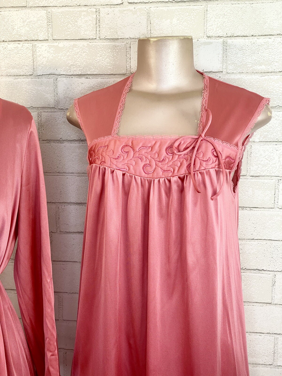 Vintage VANITY FAIR Nylon Pink Peignoir Robe Long Nightgown Hollywood Regency