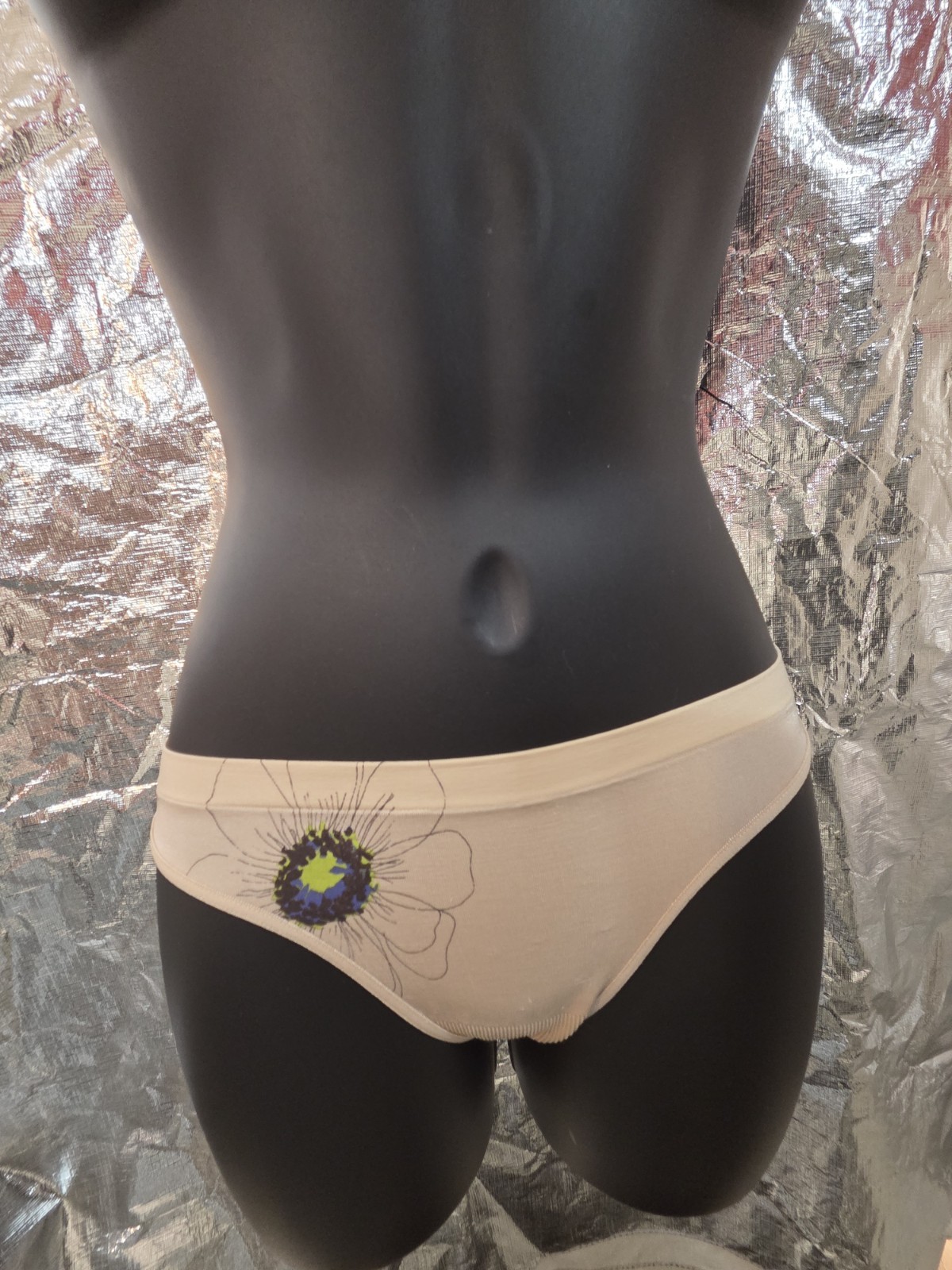 New Vintage Nude Victoria&rsquo;s Secret Low Rise Thong Panty Small 5