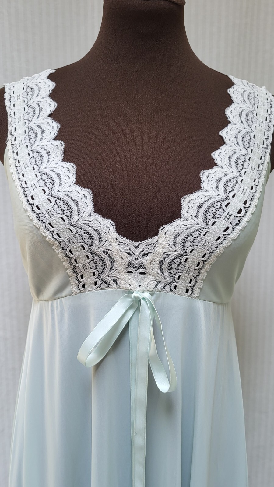 Vintage OLGA Pale Aqua SECRET HUG Nylon Nightgown – Size 34 (Small) EUC