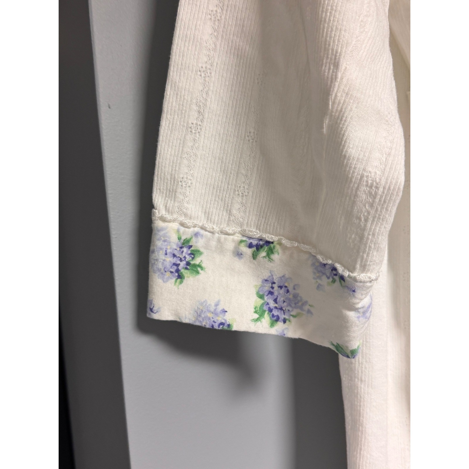 Vintage Eileen West Robe White Pointelle Floral Trim Wrap Petite USA Made 1993