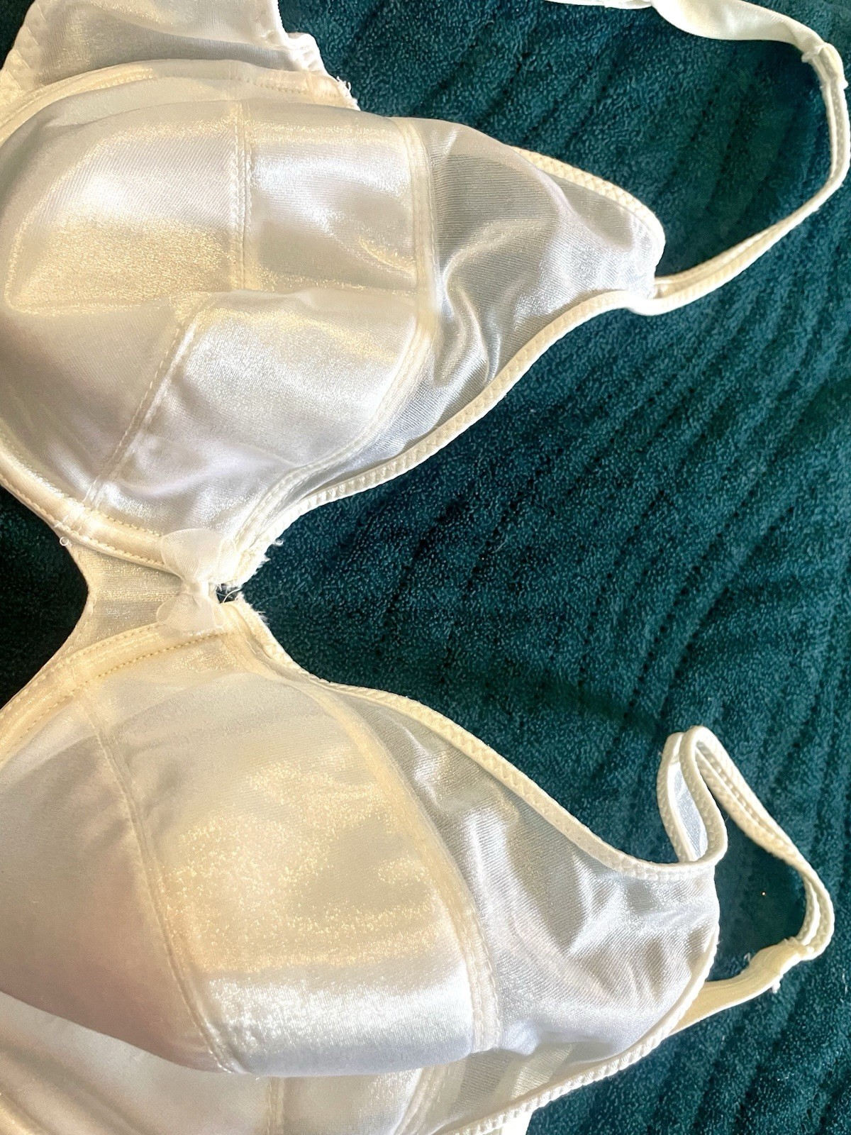 Vintage 90s Wonderbra 38B White Satin Bra
